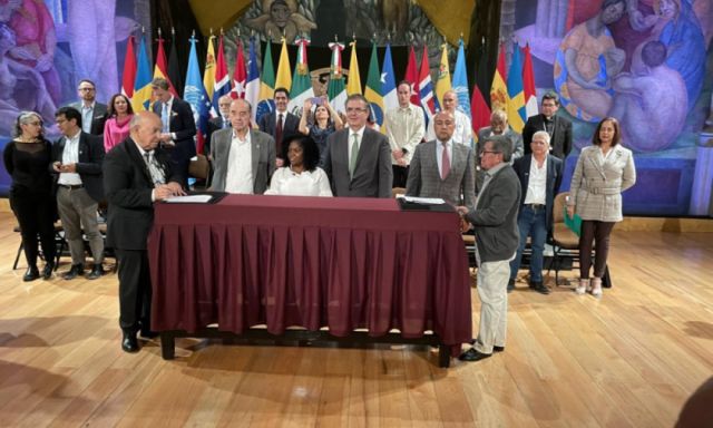 El ELN dice que la mesa de diálogo con el Gobierno colombiano ha ...