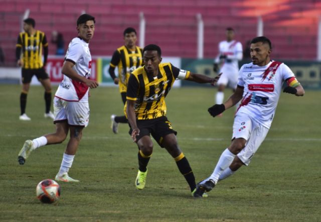 El Tigre saca las garras en el final para adueñarse de la punta