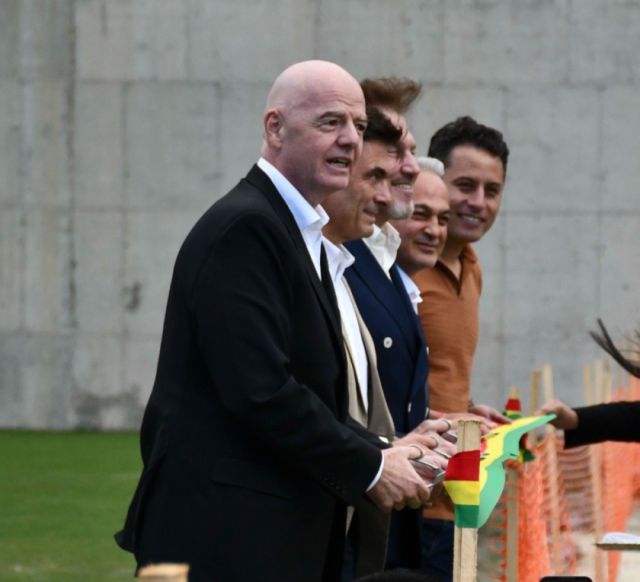 Infantino promete «traer un mundial» a Bolivia durante su visita a La Paz