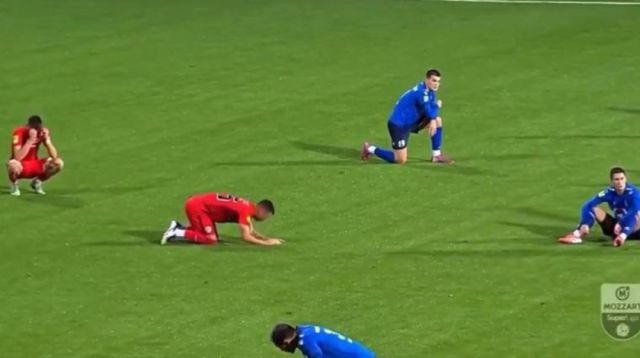 Técnico en Serbia pierde la vida en mitad de un partido