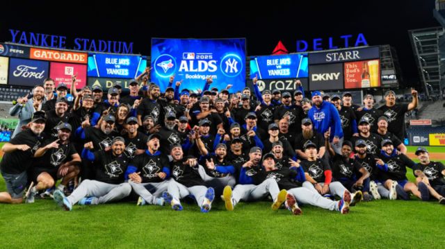 ¡Se termina el juego! ¡Los Blue Jays son campeones de la Serie Mundial!