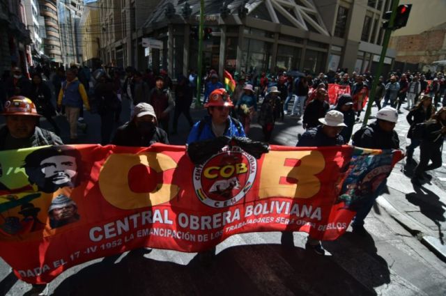 Pese a acercamientos con el Gobierno, la COB mantiene sus medidas de presión