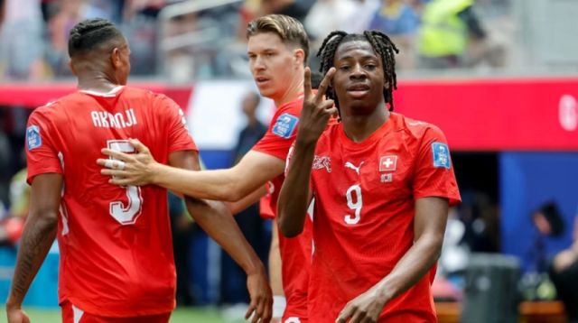 Suiza desatasca el partido ante Bosnia y se pone a la cabeza del grupo