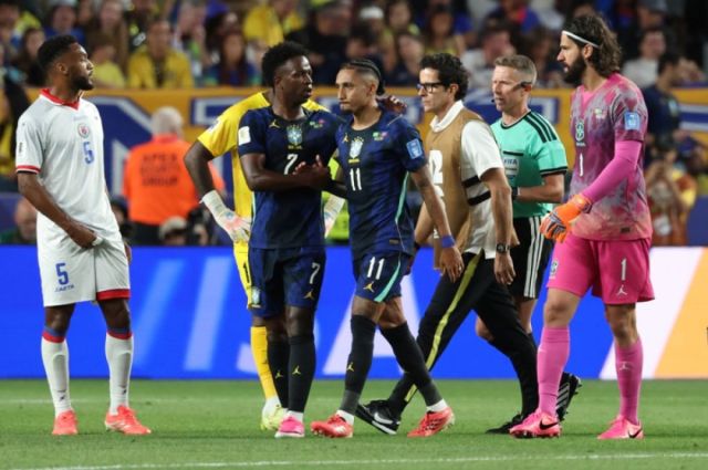 Raphinha se retira lesionado antes del descanso del Brasil-Haití