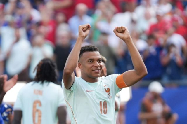 Mbappé sigue como sombra a Messi en la tabla de goleadores