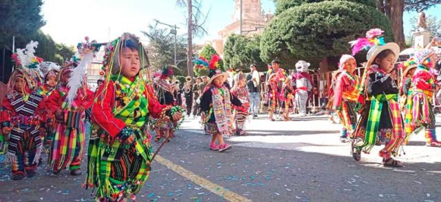 Mini Ch'utillos crece año tras año con las danzas de municipios