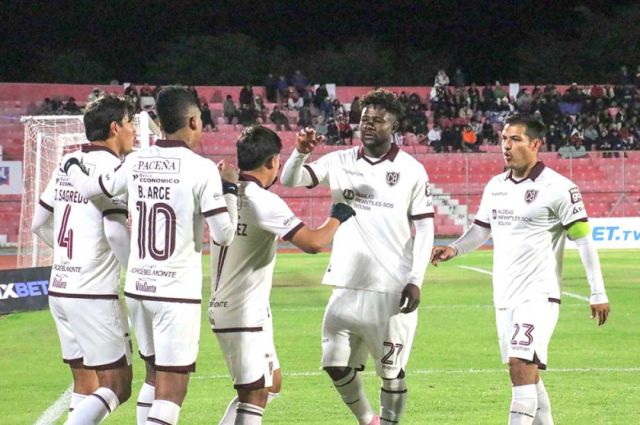 Asprilla salva del empate a Bolívar que se ratifica como líder