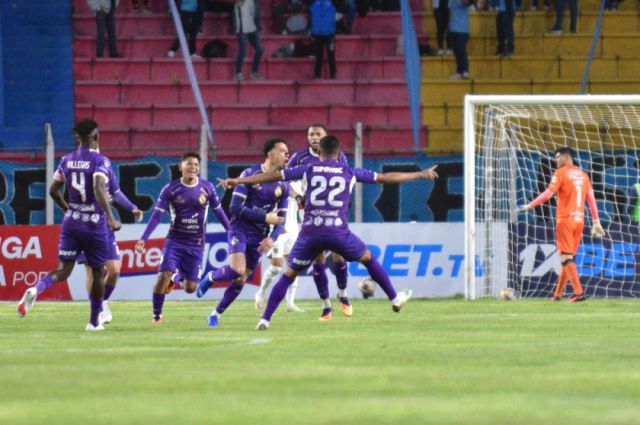 Real Potosí se impone y derrota a Bolivar 3-1