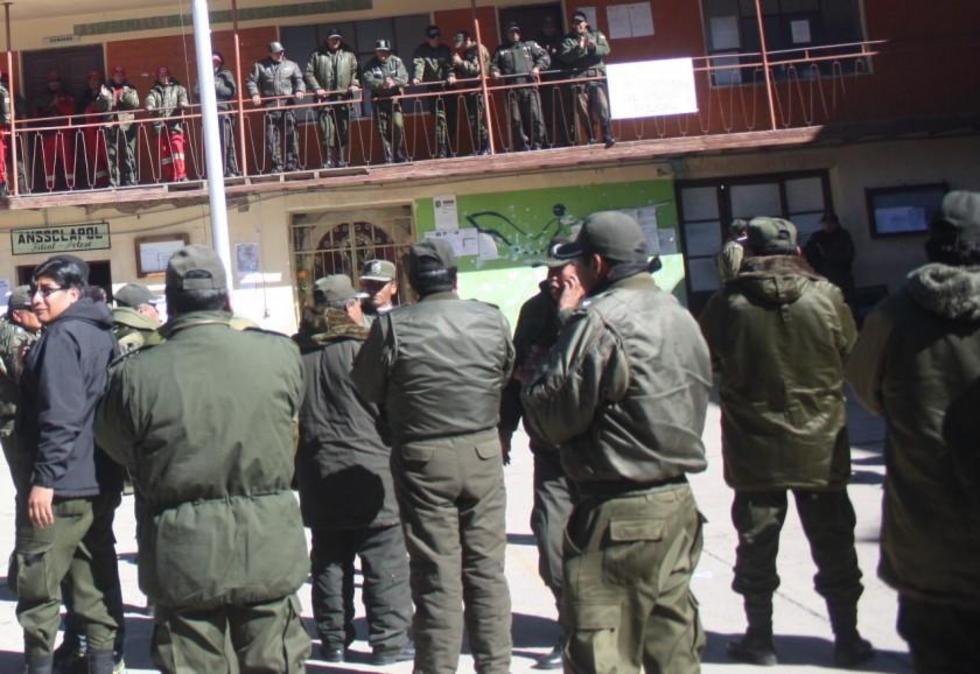 Policías vuelven al trabajo en sus respectivas unidades