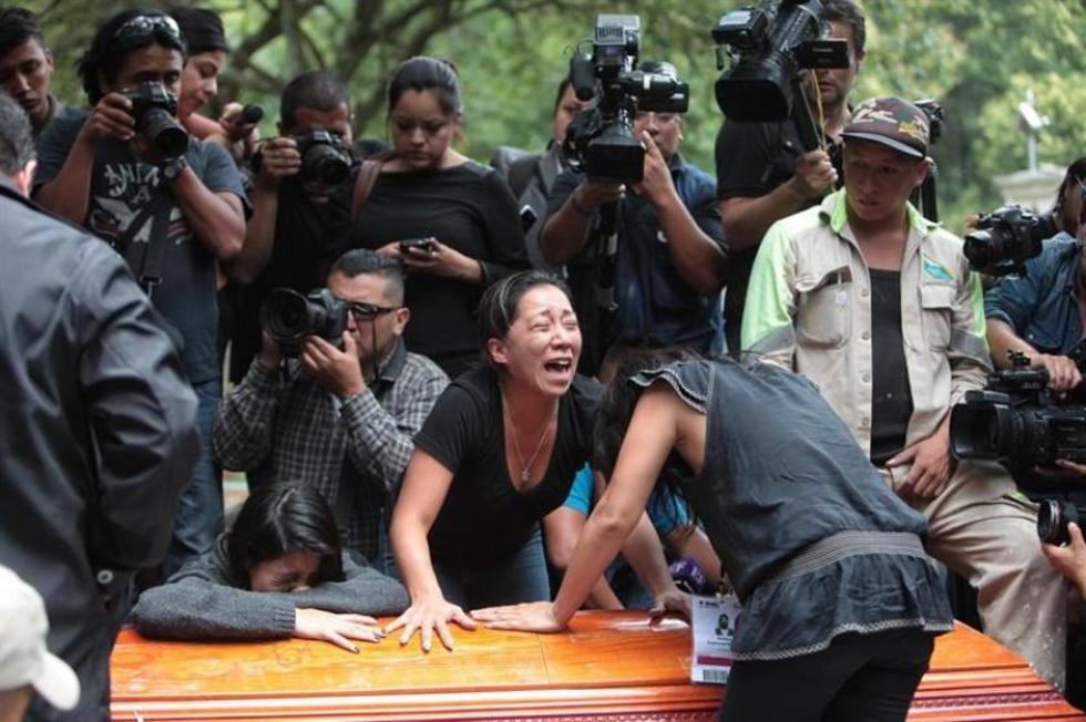 Piden a la Fiscalía indagar la muerte de fotógrafo en México 