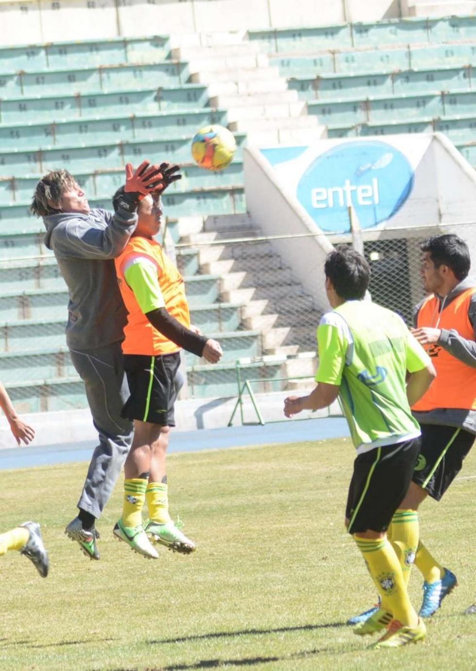 El conjunto lila parte hoy a Cochabamba  