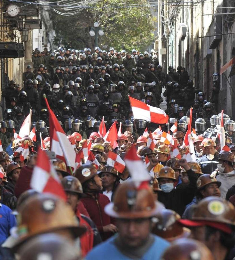 Denuncian que mineros serán echados por participar en paro