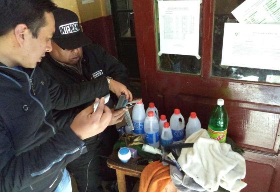 Policía Urbana confisca peines y mugrosas toallas en varias peluquerías
