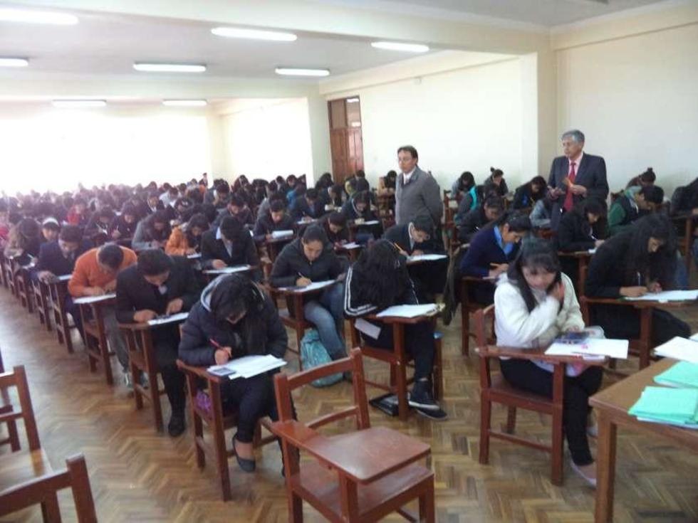 Alumnos rindieron examen de ingreso a la UATF ayer