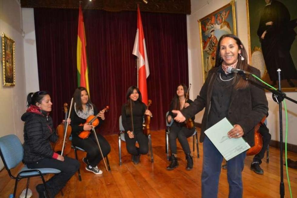 Jenny Cárdenas le canta a Potosí