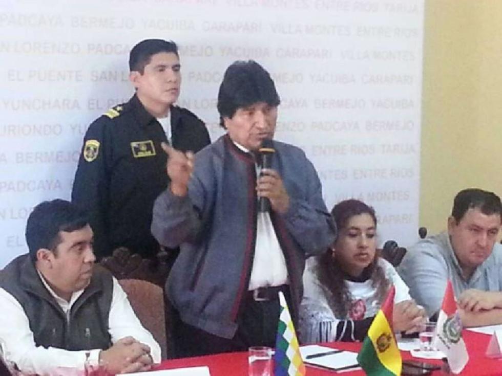 Morales denuncia que potencias juegan con el precio del petróleo