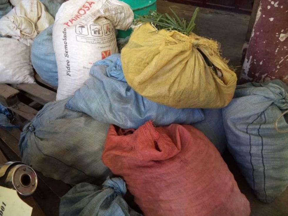 Se incauta mercadería que vendían en calle