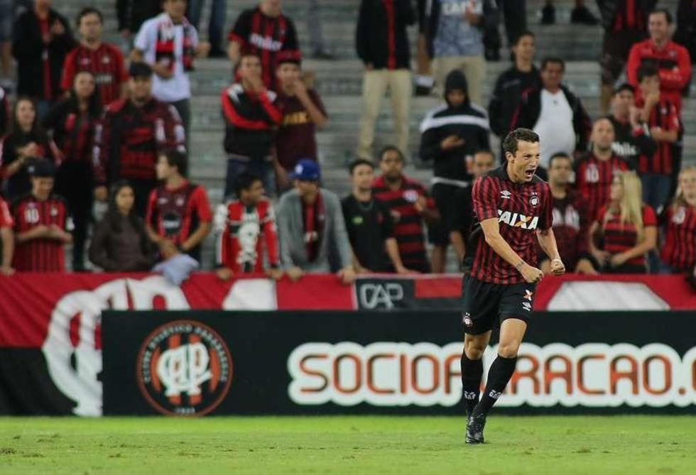 Paranaense avanza a octavos