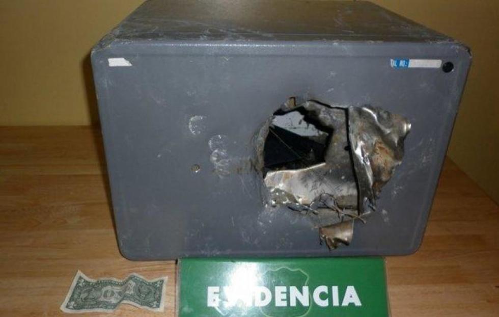 Fiscalía aprehende a dos sospechosos por robo de caja fuerte