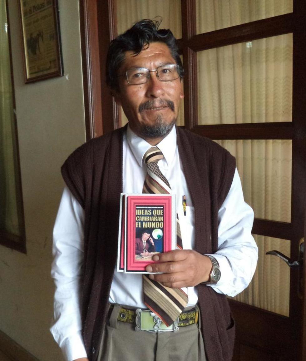 Coronado publica libro de ideas de cambio al mundo