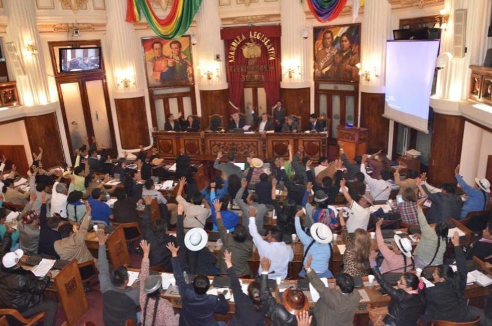 Evo dice que usará las reservas internacionales debido a la crisis