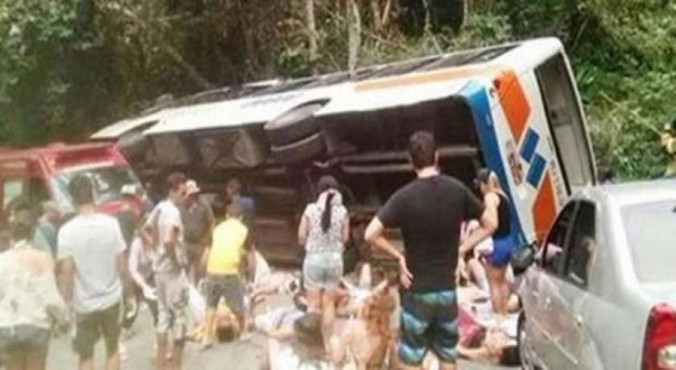 Accidente deja 40 heridos y como 14 muertos en Brasil