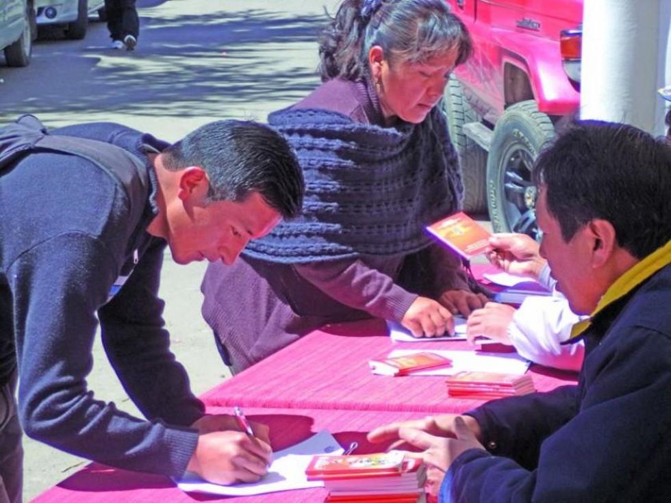 La Asamblea Legislativa aún distribuye el estatuto autonómico