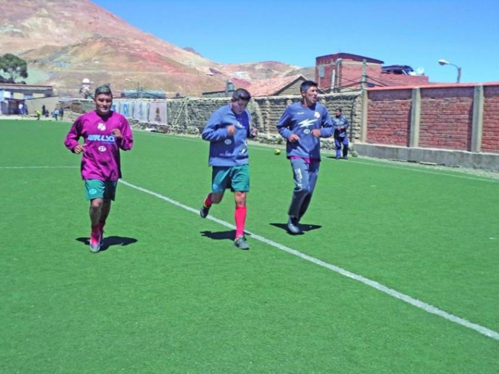 Ronald Gallegos se incorpora a los entrenamientos en la banda roja