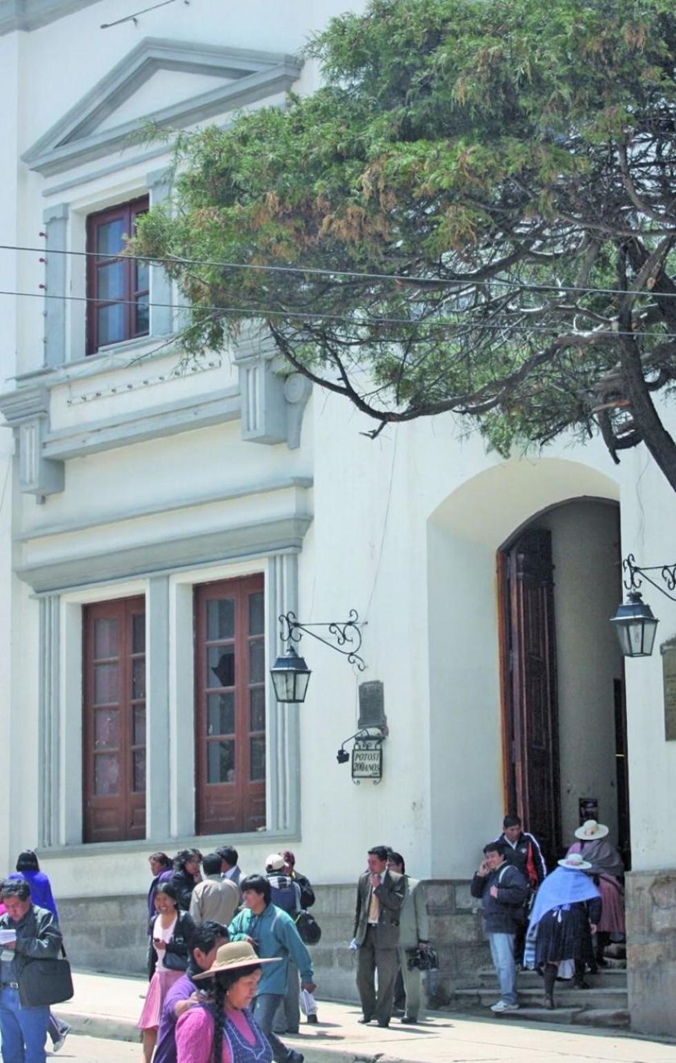 El POA 2016 congela el salario de funcionarios