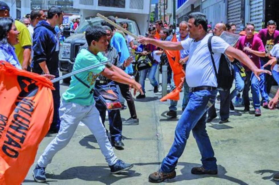 Un militante opositor muere por un infarto en refriega con chavistas