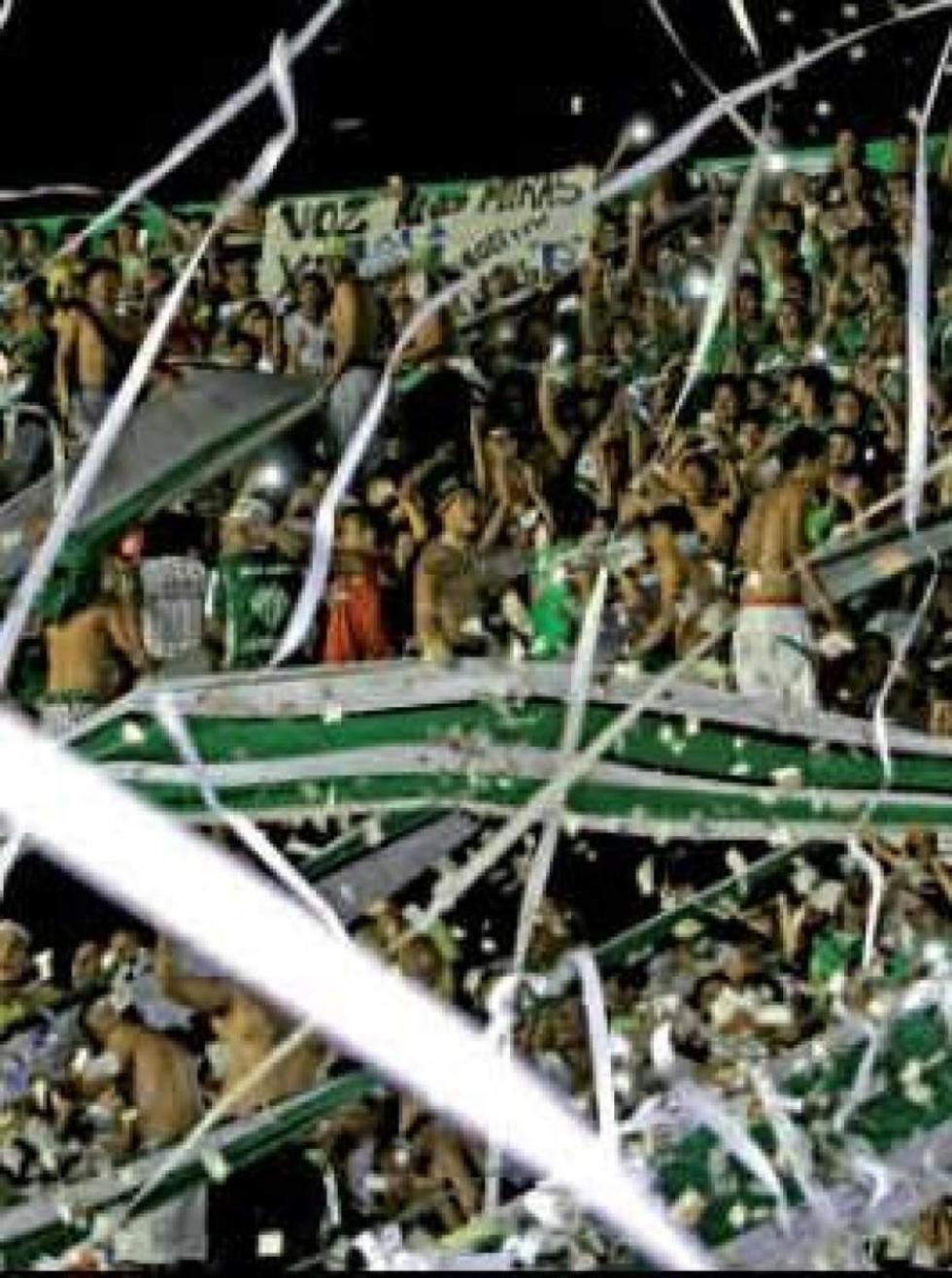 La bronca del hincha estalló en el estadio Tahuichi"