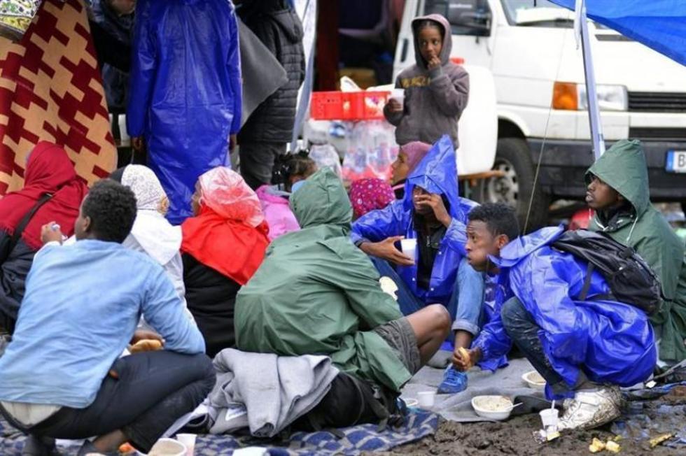 Refugiados aún llegan antes del cierre la frontera húngara