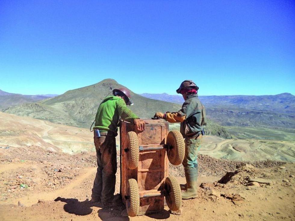 Mineros dicen que baja la mano de obra de su sector