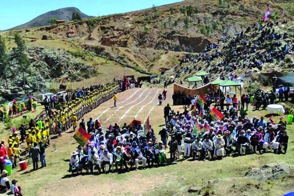 Se homenajea a Asencio Padilla
