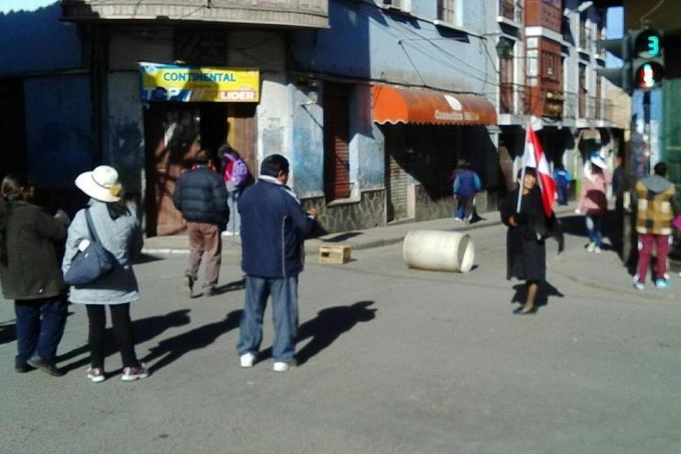 Aparecen los bloqueos y el paro cívico cobra cuerpo en las primeras horas de la mañana
