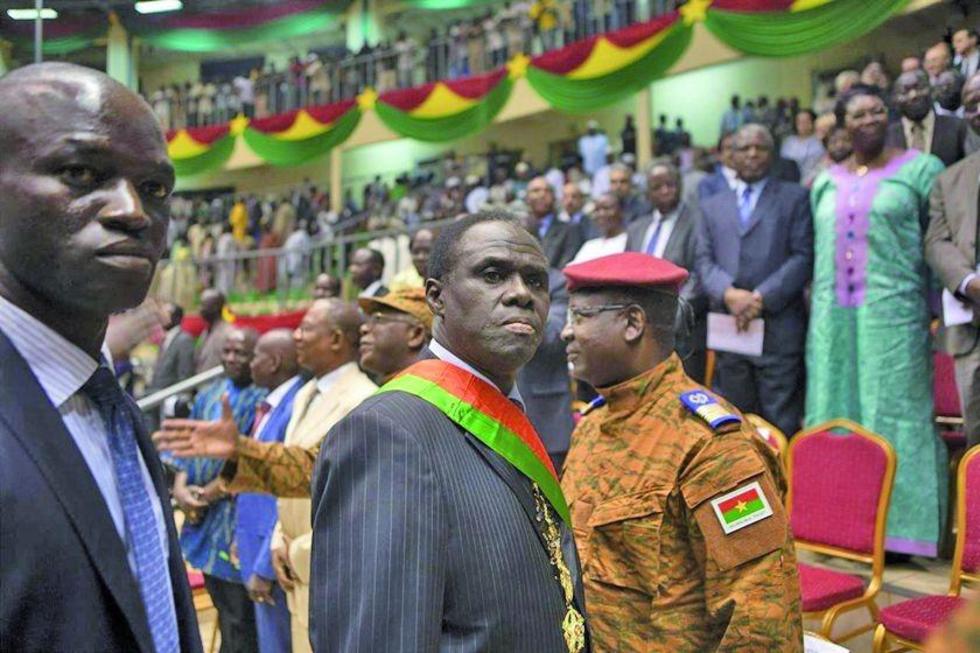 Presidente de Burkina Faso es llevado a campo militar