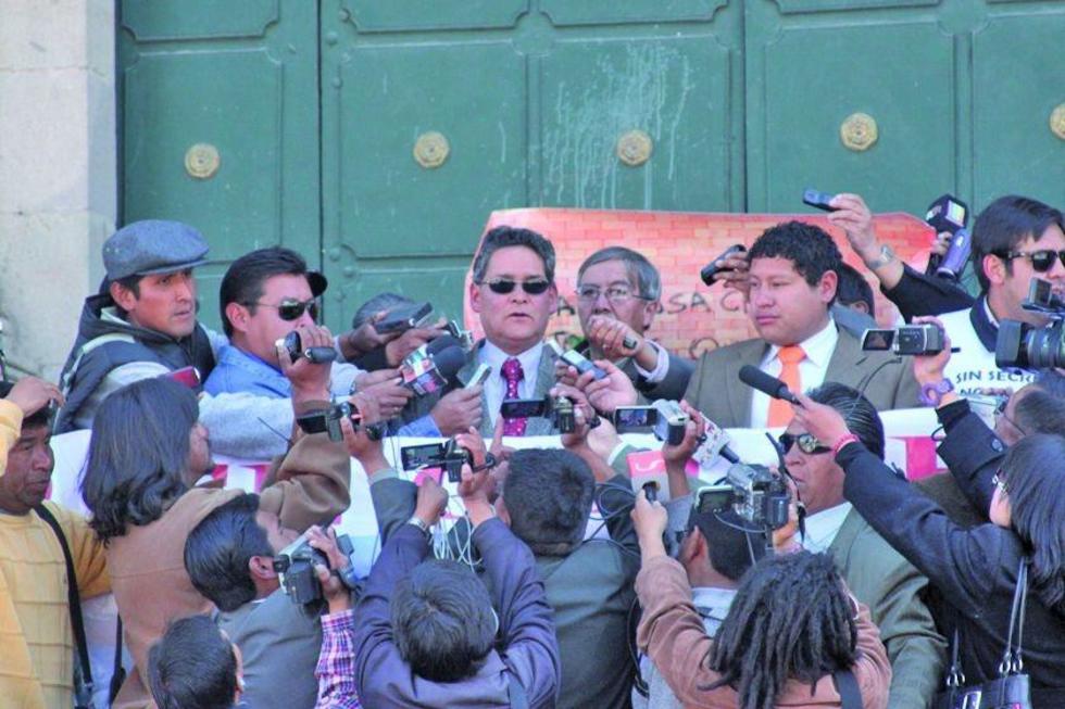 Ejecutivo de la prensa nacional se expone a un proceso sindical