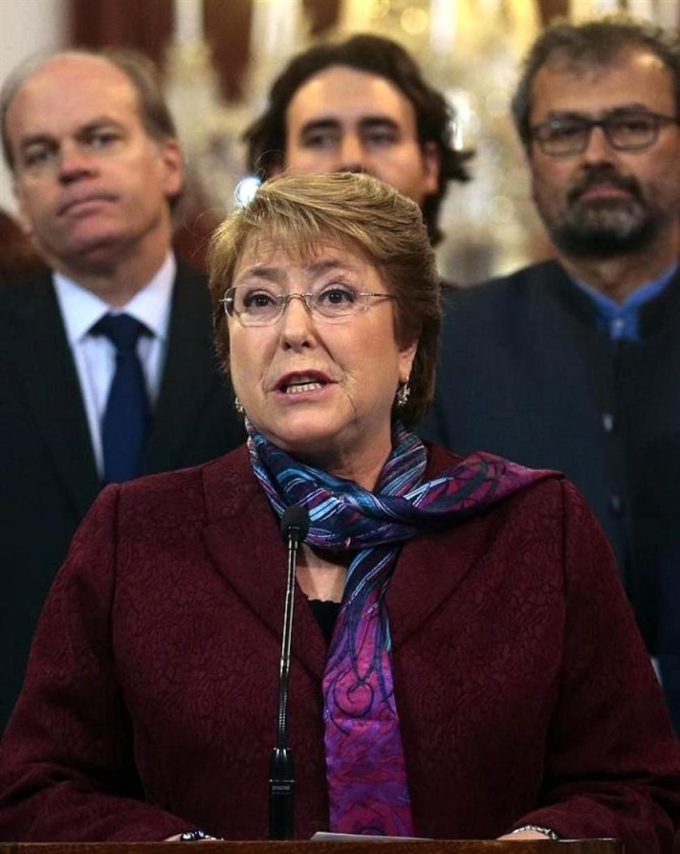 Bachelet dice que el fallo no afecta territorio chileno y que Bolivia no gana nada