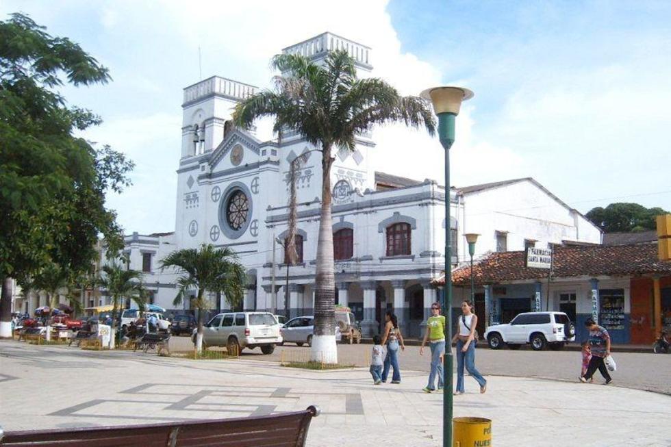 Dictan arresto domiciliario para sacerdote acusado de corrupción de niños en Trinidad
