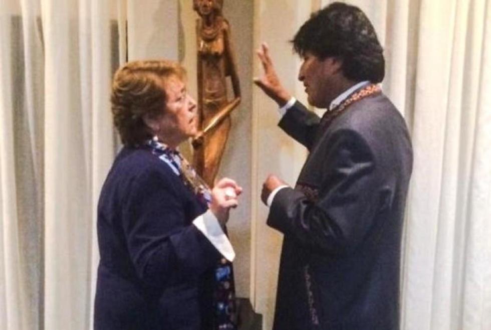 Morales y Bachelet se saludan brevemente en los pasillos de la ONU 