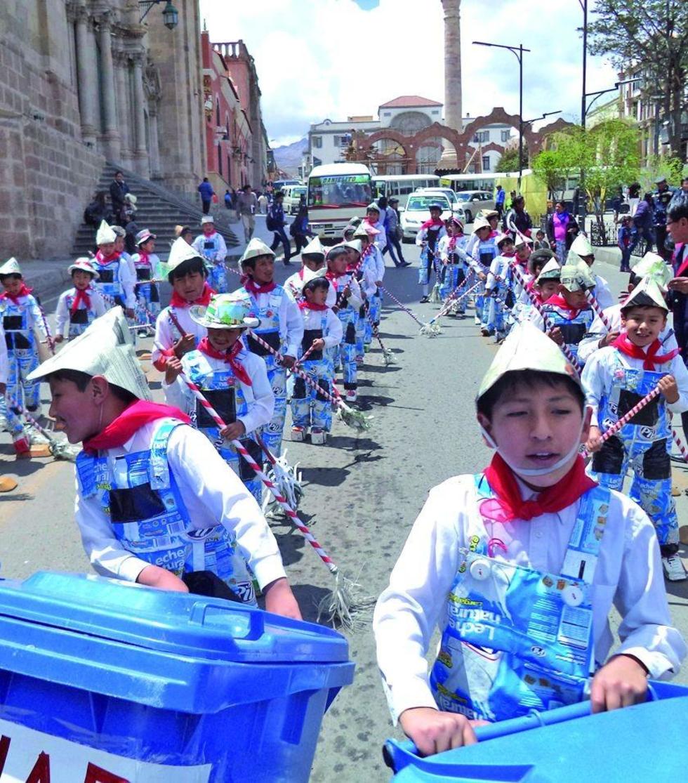 Graban video de la basura para llegar a la población