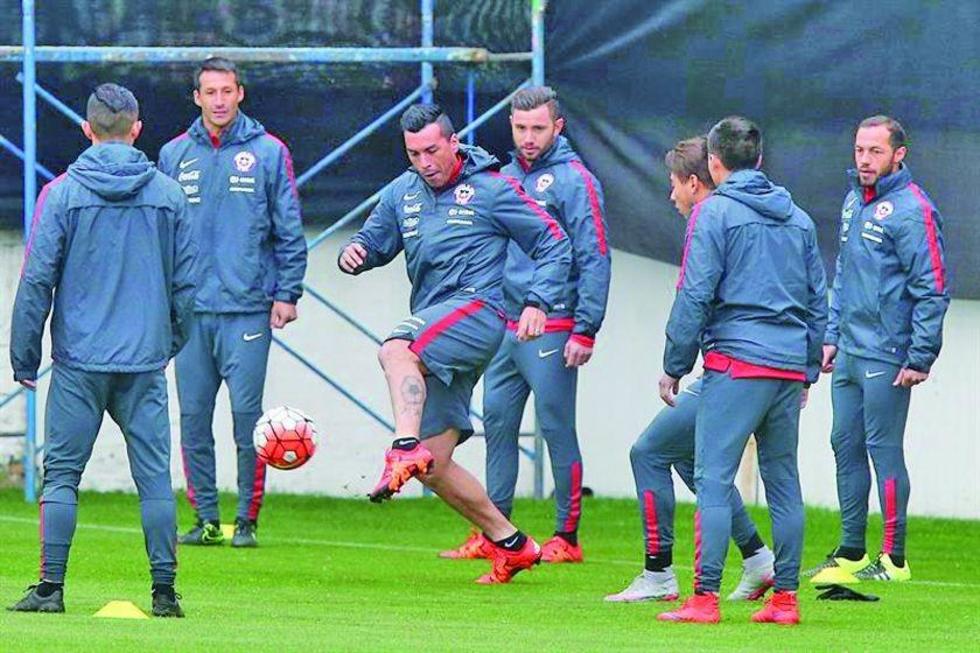 Chile estrena su cartel de campeón ante a Brasil