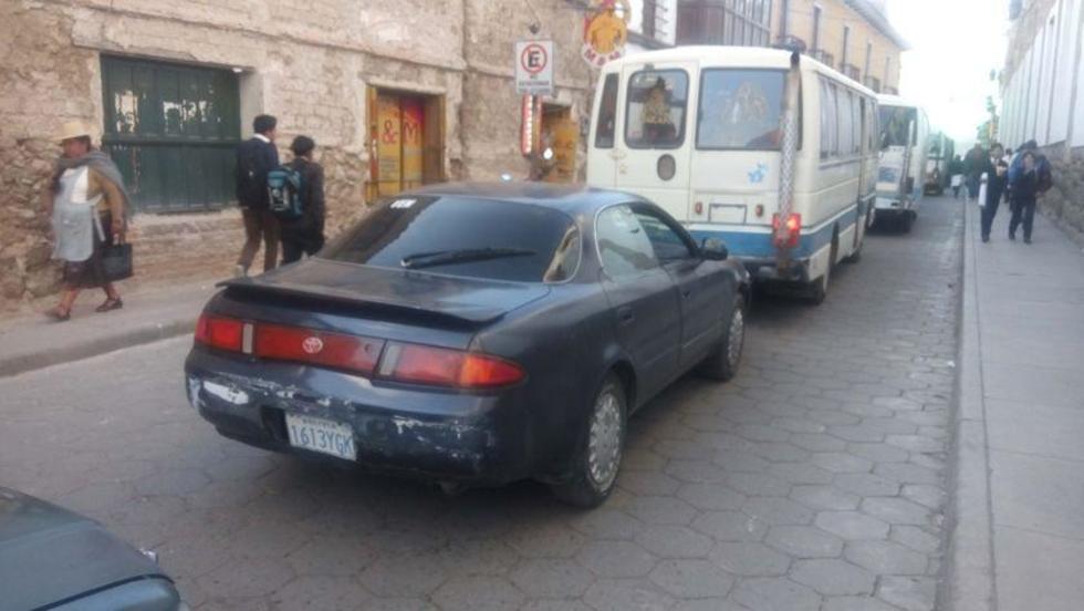 Autos de servicio público no aportan al municipio local