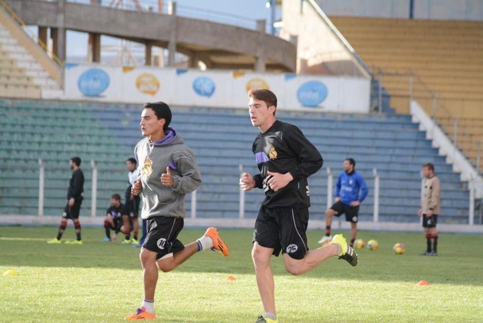 Loaiza y Flores se suman al trabajo 