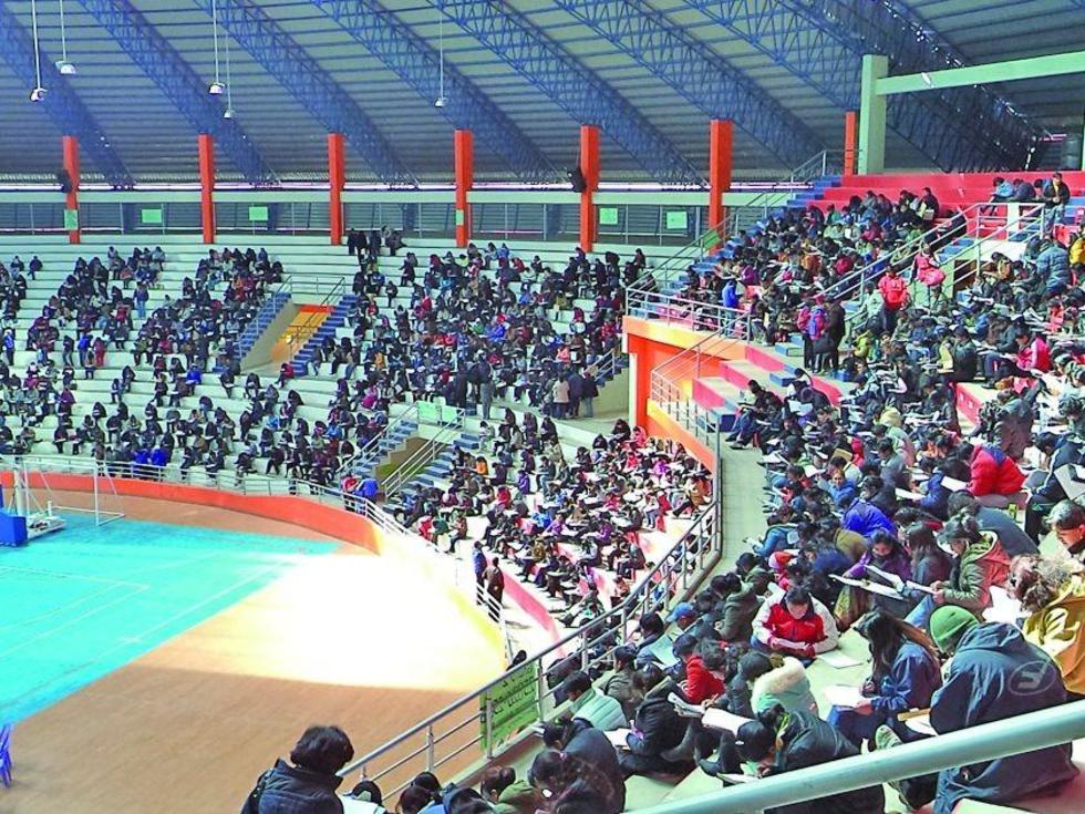 Más de 2.000 maestros rinden el examen de ascenso de categoría