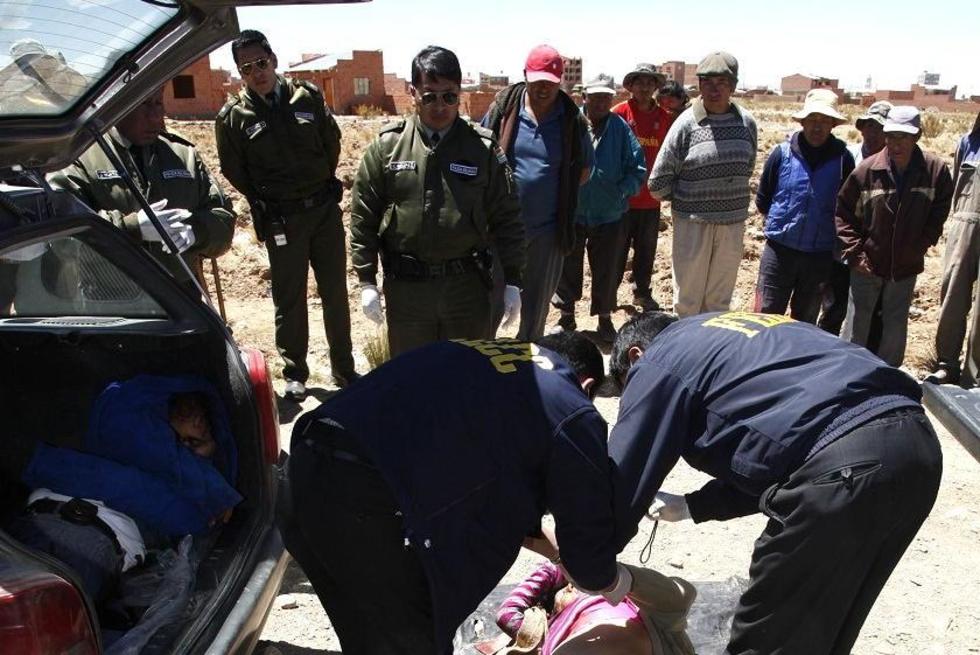 Matan en el Alto a una pareja y dejan viva a una niña de un año al interior de un auto