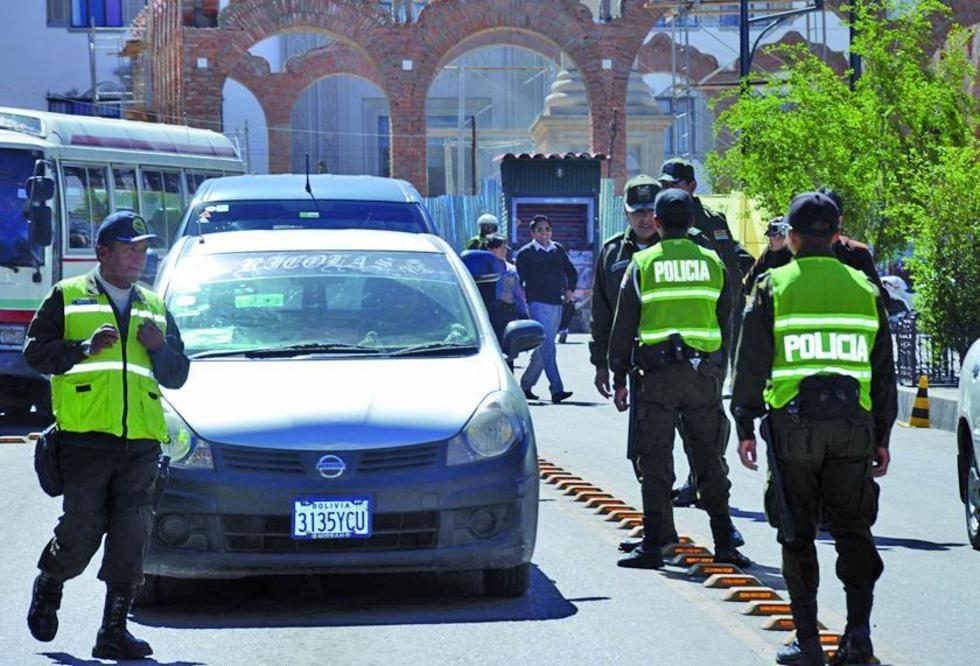Tránsito sale a las calles y controla placas 