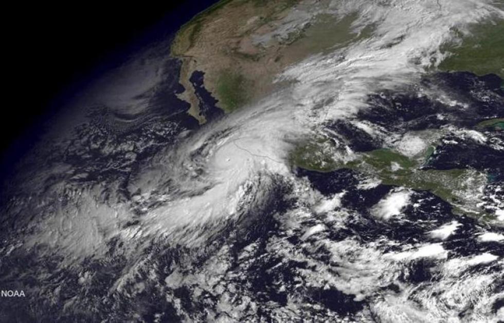 El huracán Patricia avanza con rapidez hacia la costa occidental de México 