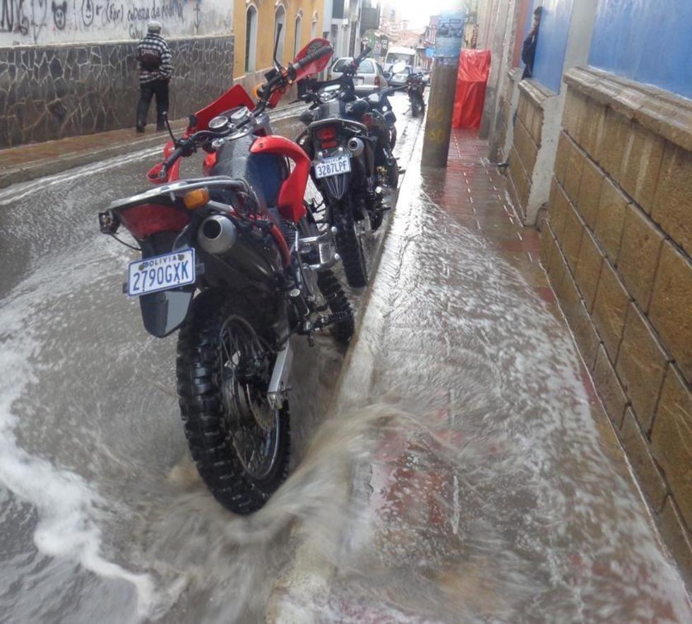 Calles se convierten  en ríos por las lluvias