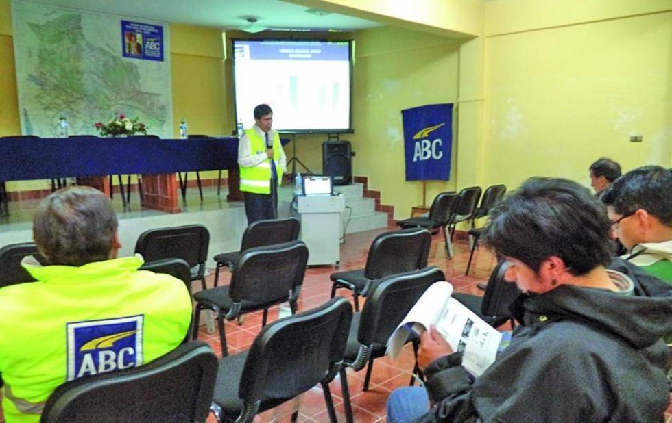 ABC proyecta 1.600 Km de vías asfaltadas hasta el 2017